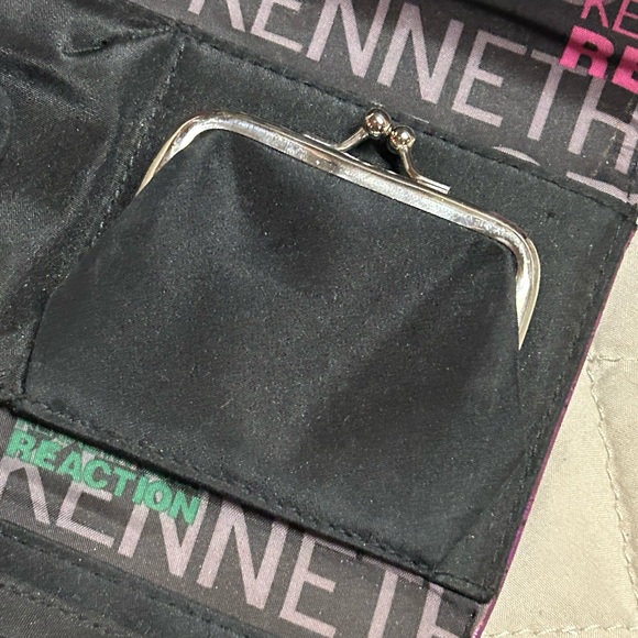 Reaction Kenneth Cole Purple Wallet -billfold - Credit Card - Coin Purse - Cell - Picture 6 of 11